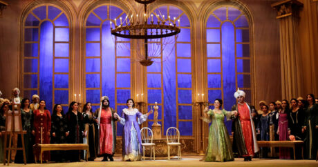 В Баку состоялся показ оперы «Так поступают все»