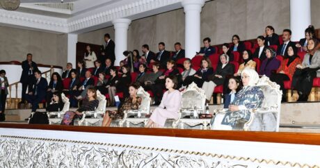Первая леди Азербайджана Мехрибан Алиева посмотрела балет «Лазги» в Самарканде