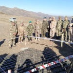 Военные атташе и журналисты провели осмотр минного поля в направлении вершины Сарыбаба