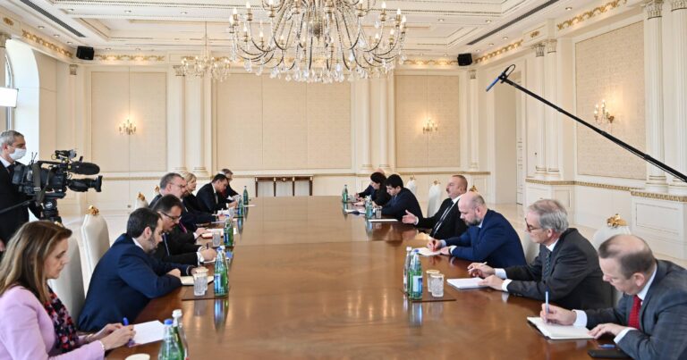 Ильхам Алиев принял делегацию во главе со специальным посланником Европейского Союза по Восточному партнерству