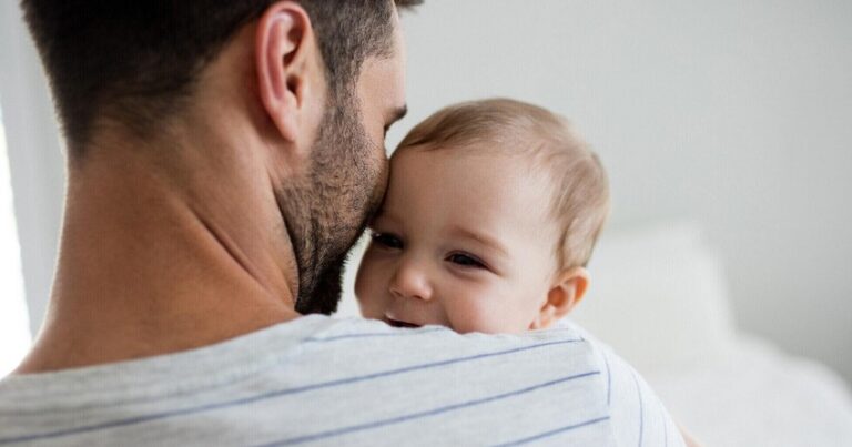 Подготовлен законопроект о предоставлении отцам отпуска по уходу за ребенком