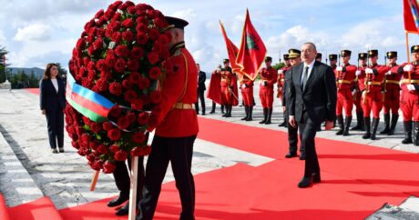 Ильхам Алиев посетил монумент «Mother Albania» в Тиране