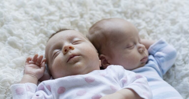 С начала года в Азербайджане родились 2630 близнецов и 117 тройняшек