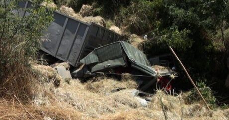 В Кяльбаджаре грузовик скатился в овраг, есть погибший