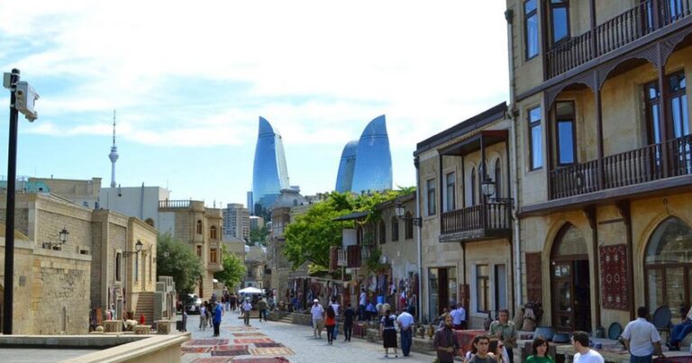 Поток туристов в Азербайджан увеличился вдвое