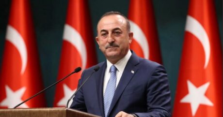 Глава МИД Турции поздравил Азербайджан с Днем Победы