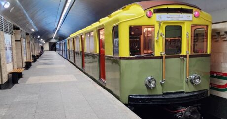 В праздничные дни в бакинском метро выставляются ретро-вагоны