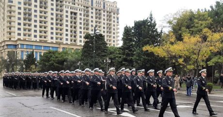 По случаю Дня Победы Азербайджана в Баку прошли шествия военнослужащих