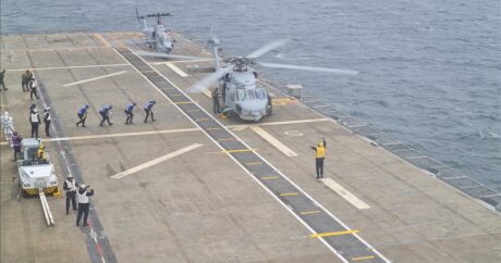 Вертолеты впервые приземлились на борту флагмана ВМС Турции — Anadolu