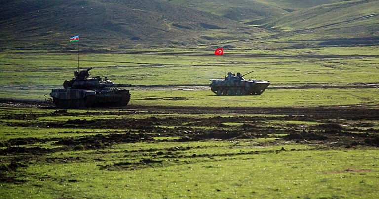 Азербайджан и Турция проводят совместные военные учения