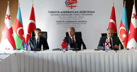 Состоялась трехсторонняя встреча министров обороны Азербайджана, Турции и Грузии