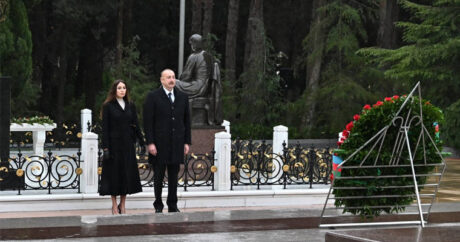 Ильхам Алиев и Мехрибан Алиева посетили могилу общенационального лидера Гейдара Алиева