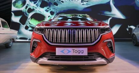 Турецкий электромобиль TOGG демонстрируется в аэропорту Стамбула
