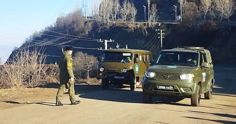 По Лачинской дороге в очередной раз беспрепятственно проехали три машины снабжения РМК