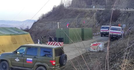 Российские миротворцы принесли колонки на место проведения мирной акции в Карабахе