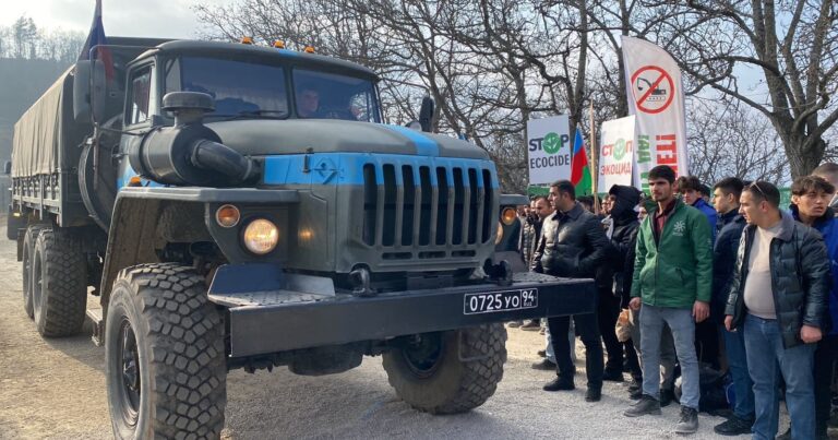 По Лачинской дороге в очередной раз проехали автомобили российских миротворцев