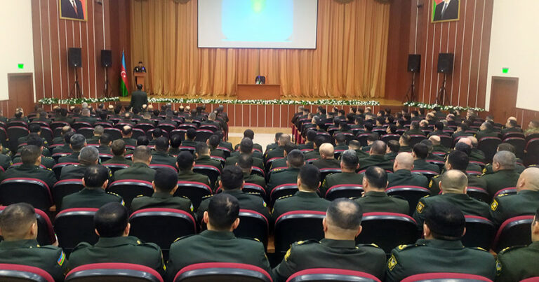 Проводятся учебно-методические сборы с сотрудниками кадровых органов армии Азербайджана