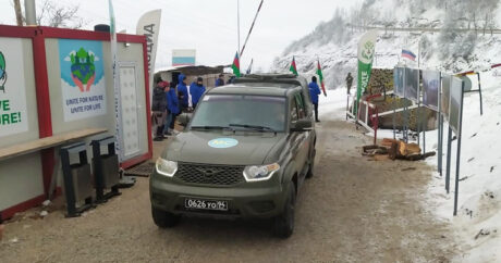 Иностранные журналисты стали свидетелями беспрепятственного проезда автомобиля миротворцев по Лачинской дороге