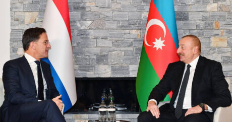 Президент Ильхам Алиев встретился в Давосе с премьер-министром Королевства Нидерландов