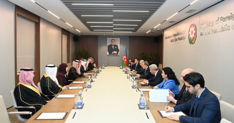 Обсуждены двусторонние и региональные вопросы между Азербайджаном и Саудовской Аравией