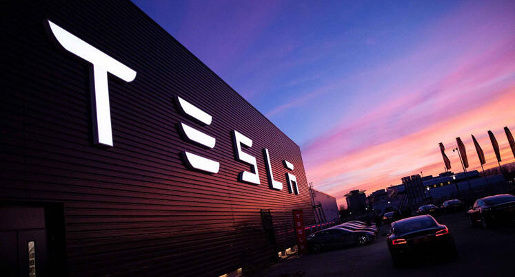 Tesla увеличила поставки на 40% в 2022 году