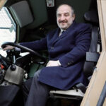 Турецкий министр сел за руль бронированного тягача M4K