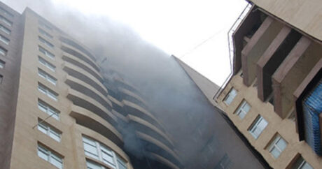 В Баку произошел пожар в многоэтажном жилом доме