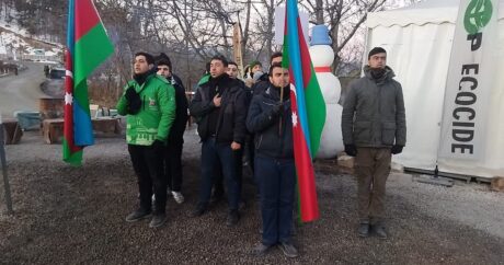 Акция азербайджанских экоактивистов на Лачинской дороге продолжается