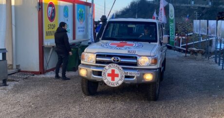 По Лачинской дороге беспрепятственно проехали автомашины Красного Креста