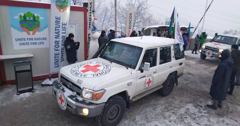 По Лачинской дороге беспрепятственно проехали автомобили Красного Креста