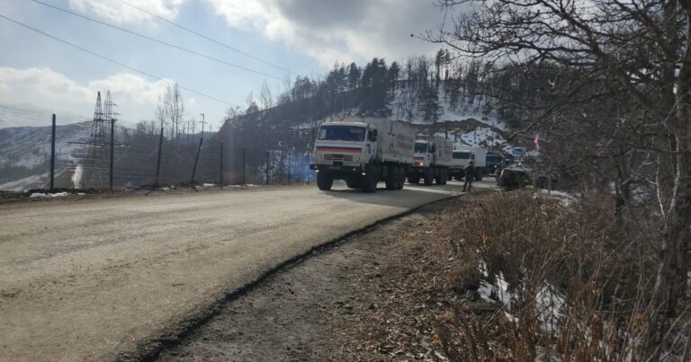 По Лачинской дороге беспрепятственно проехали еще 14 автомобилей миротворцев