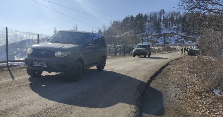 По Лачинской дороге проехали еще две автомашины РМК