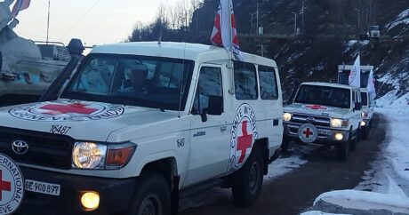 По Лачинской дороге беспрепятственно проехали пять автомашин Красного Креста