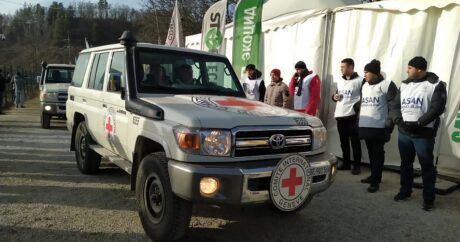 По Лачинской дороге беспрепятственно проехали три машины Красного Креста