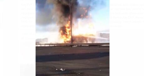 В Баку загорелся бензовоз, погиб человек