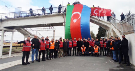 С ж/д станции Баладжары в Турцию отправлен гуманитарный груз из 25 контейнеров