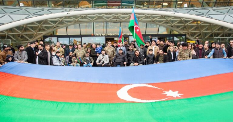 Еще восемь азербайджанских ветеранов вернулись на родину из Турции