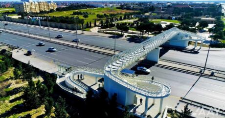 В Баку построен еще один надземный пешеходный переход