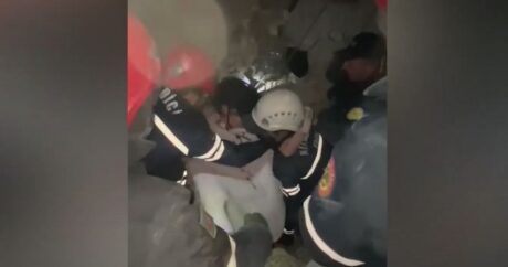 Спасатели МЧС Азербайджана извлекли из-под завалов в Турции 26 человек