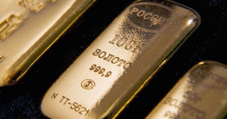 Золото подешевело на укреплении доллара и ожиданиях по ставке ФРС США