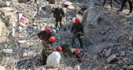 Спасатели МЧС Азербайджана продолжают поисково-спасательные операции в двух регионах Турции