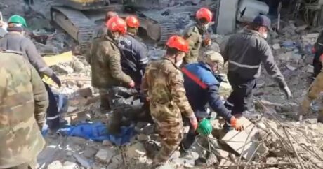 Спасатели МЧС Азербайджана продолжают поисково-спасательные операции в двух регионах Турции