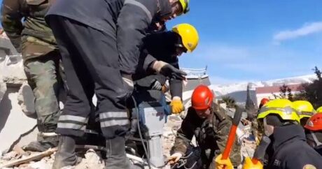 Сотрудники МЧС Азербайджана спасли подростка, который провел под завалами 105 часов
