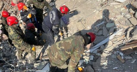 МЧС Азербайджана продолжает спасательную операцию в Турции