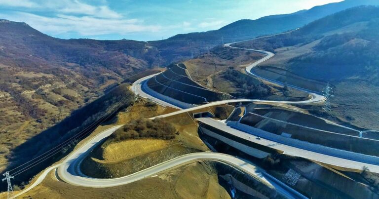 Строительство автодороги Ахмедбейли-Физули-Шуша продолжается быстрыми темпами