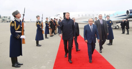 Президент Румынии Клаус Йоханнис прибыл с официальным визитом в Азербайджан