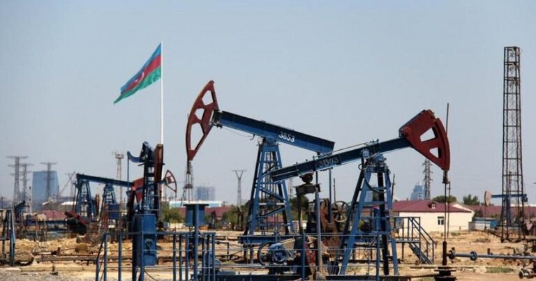Стоимость азербайджанской нефти изменилась разнонаправленно