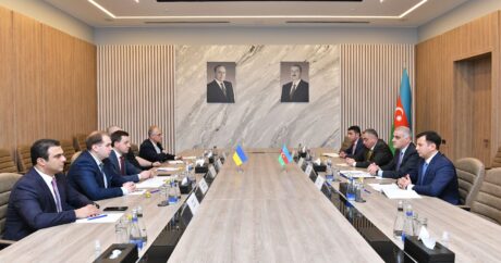 Обсуждено сотрудничество Азербайджана и Украины в области связи и транспорта