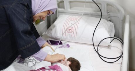 Эмине Эрдоган посетила младенцев, доставленных в Анкару из зоны землетрясения