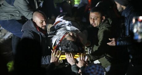 В турецком Хатае из-под завалов спустя 49 часов спасли молодую девушку
